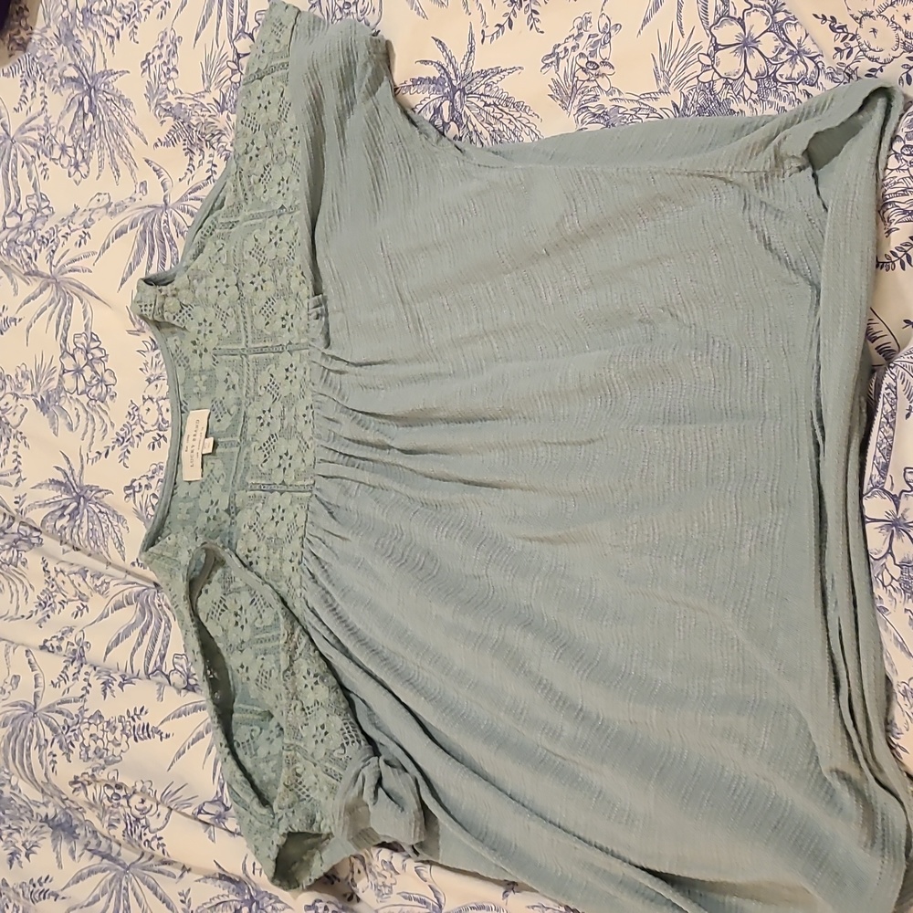 Lucky brand aqua cold shoulder shirt. EUC